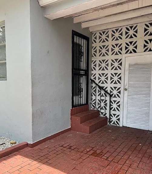 2190 SW 13th St — Photo 10