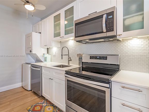 4th image of 934 Michigan Ave APT 303
