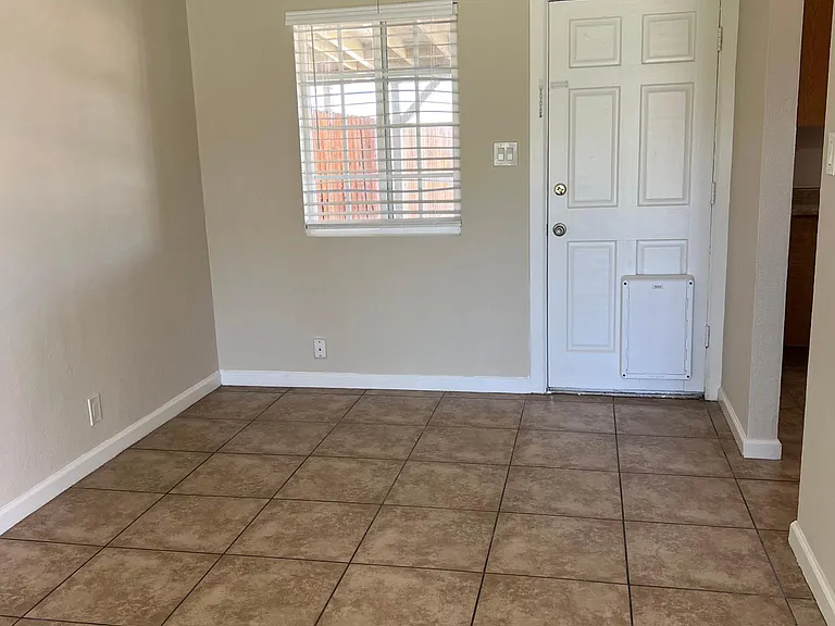 324 Oasis Dr — Photo 6