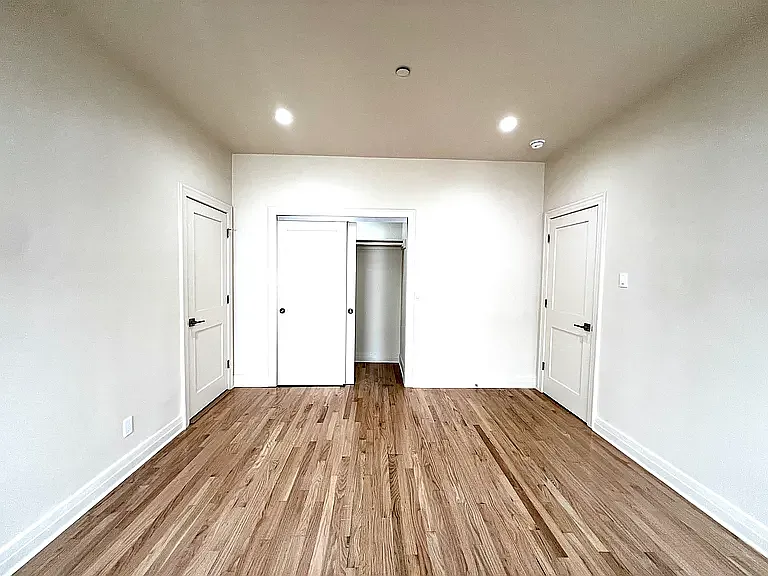 312 N Palm Dr — Photo 24