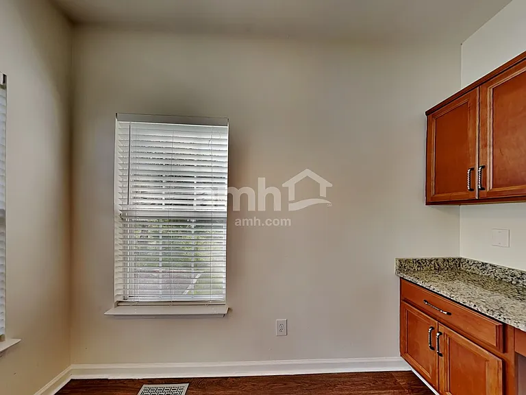 141 Claybrook Ln — Photo 4