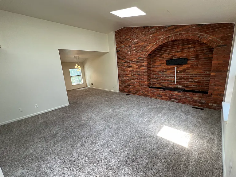 519 N West St #4 — Photo 2