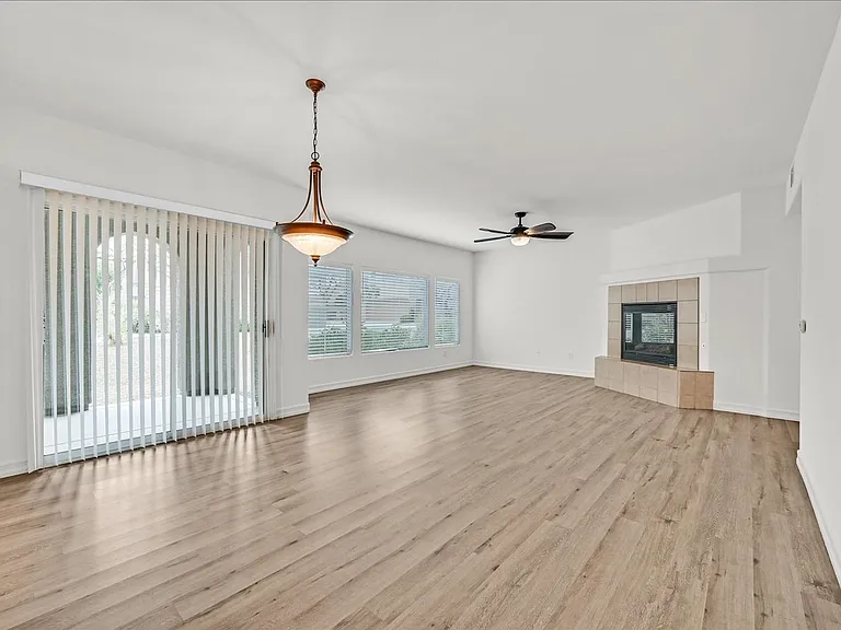 825 Canterra St #1059 — Photo 4