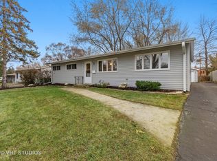 18455 W Woodland Ter, Gurnee, IL 60031
