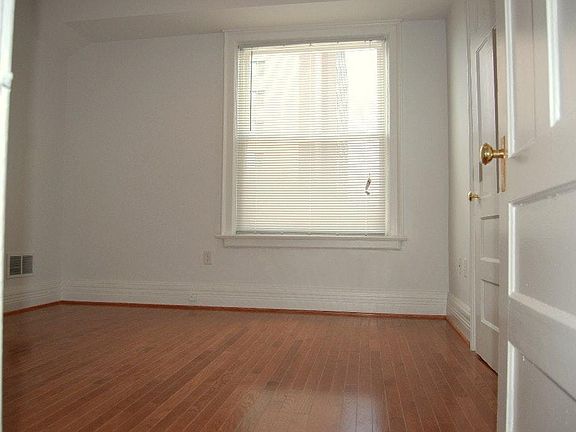 5th image of 487 Elmwood Ave #5