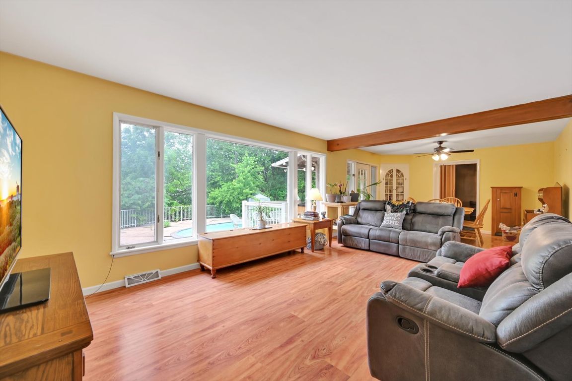 09-Living Room
