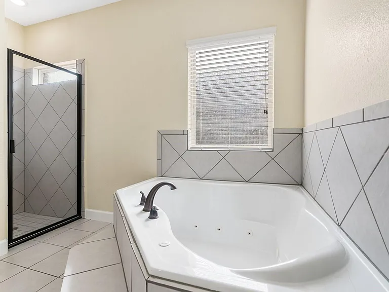 328 Country Crossing Cir — Photo 18