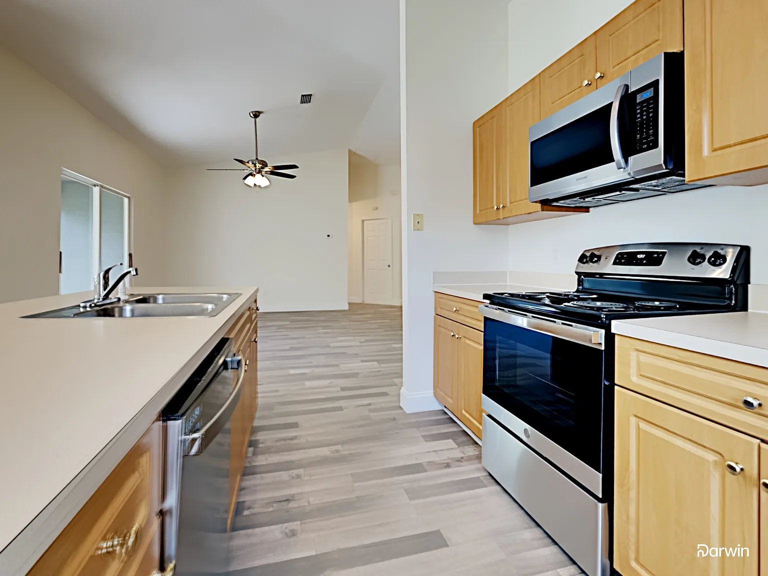 3 bed, 2.0 bath, 1358 sqft, $2,570 — Photo 3