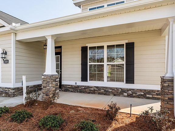 3rd image of 210 Dublin Loop