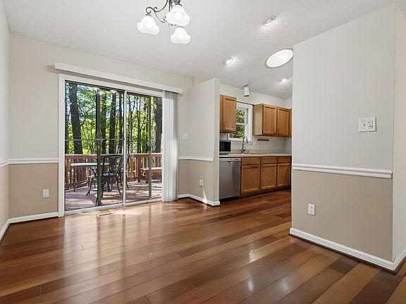 4th image of 106 Laura May Ln
