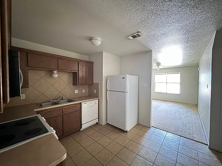 206 Veterans Ave — Photo 10