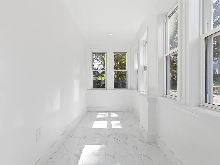35 Williams St — Photo 13