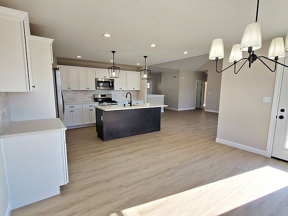 5th image of 1703 Campton Dr