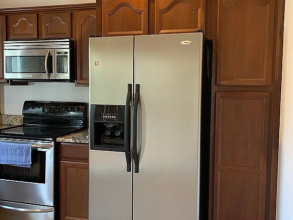 2nd image of 3221 Brewster Dr
