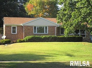 205 N Sycamore Ter, Canton, IL 61520