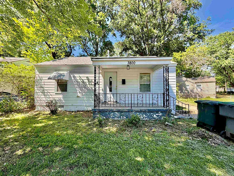 3800 E Mallory Ave — Photo 2