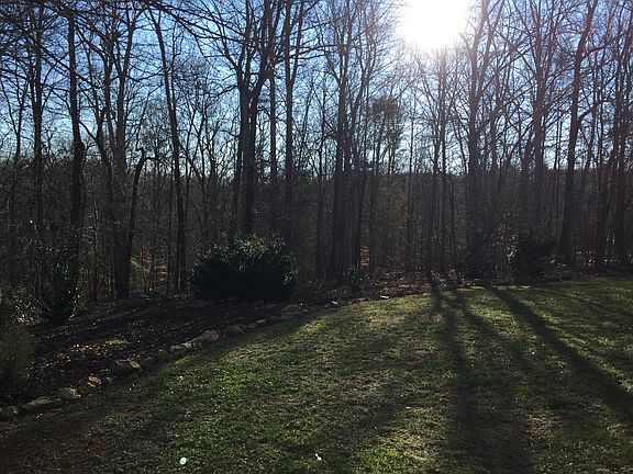 5th image of 2405 Summit Dr