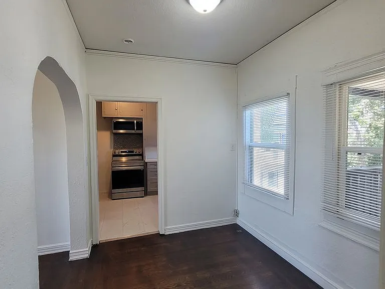 618 W 7th St — Photo 14