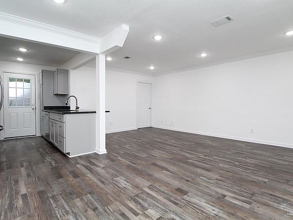 5th image of 150 E Ensley St