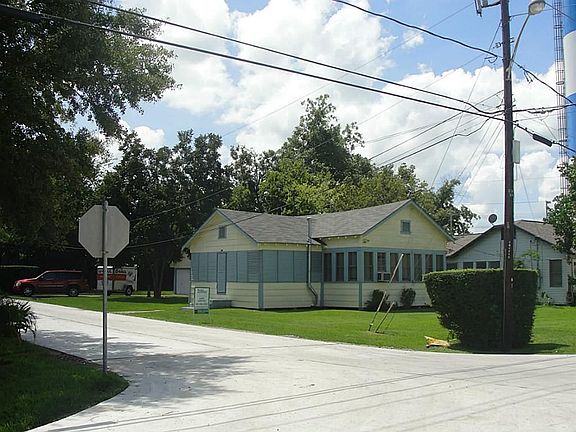 4th image of 900 Bradford Ave