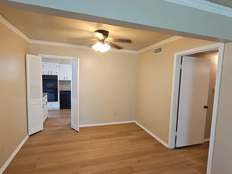 6033 Sandhurst Ln #D — Photo 26