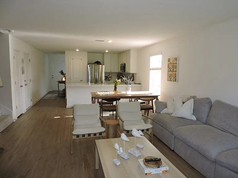 4664 Carlstrom Ln — Photo 7