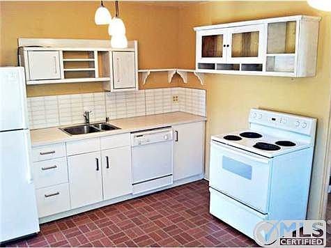 2nd image of 146 W Washington Ave