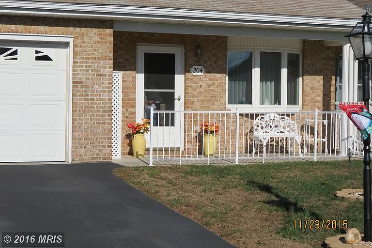 1st image of 204 Winding Oak Dr