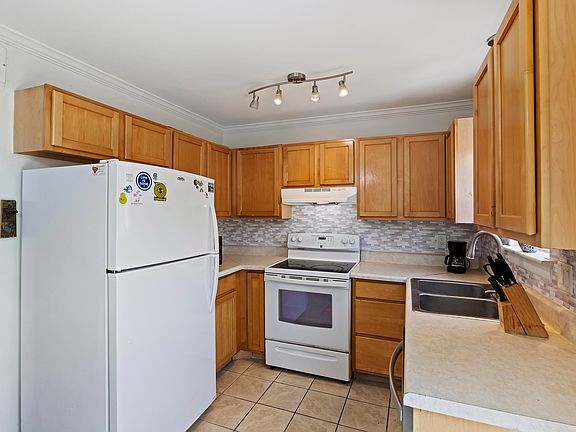 5th image of 21 Rivers Point Row APT 11B