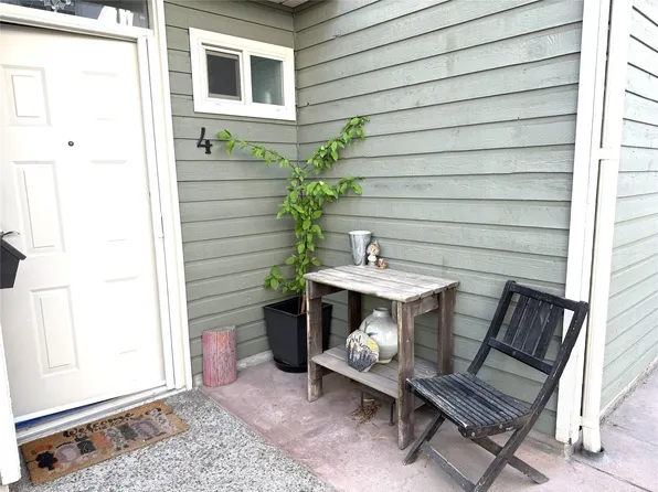 145 Nicola St #4, Kamloops, BC V2C 2P2