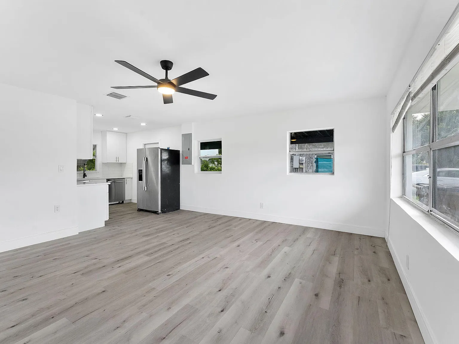 4 bed, 2.0 bath, 1239 sqft, $2,900 — Photo 3