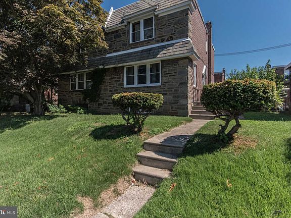 3rd image of 1215 Devereaux Ave