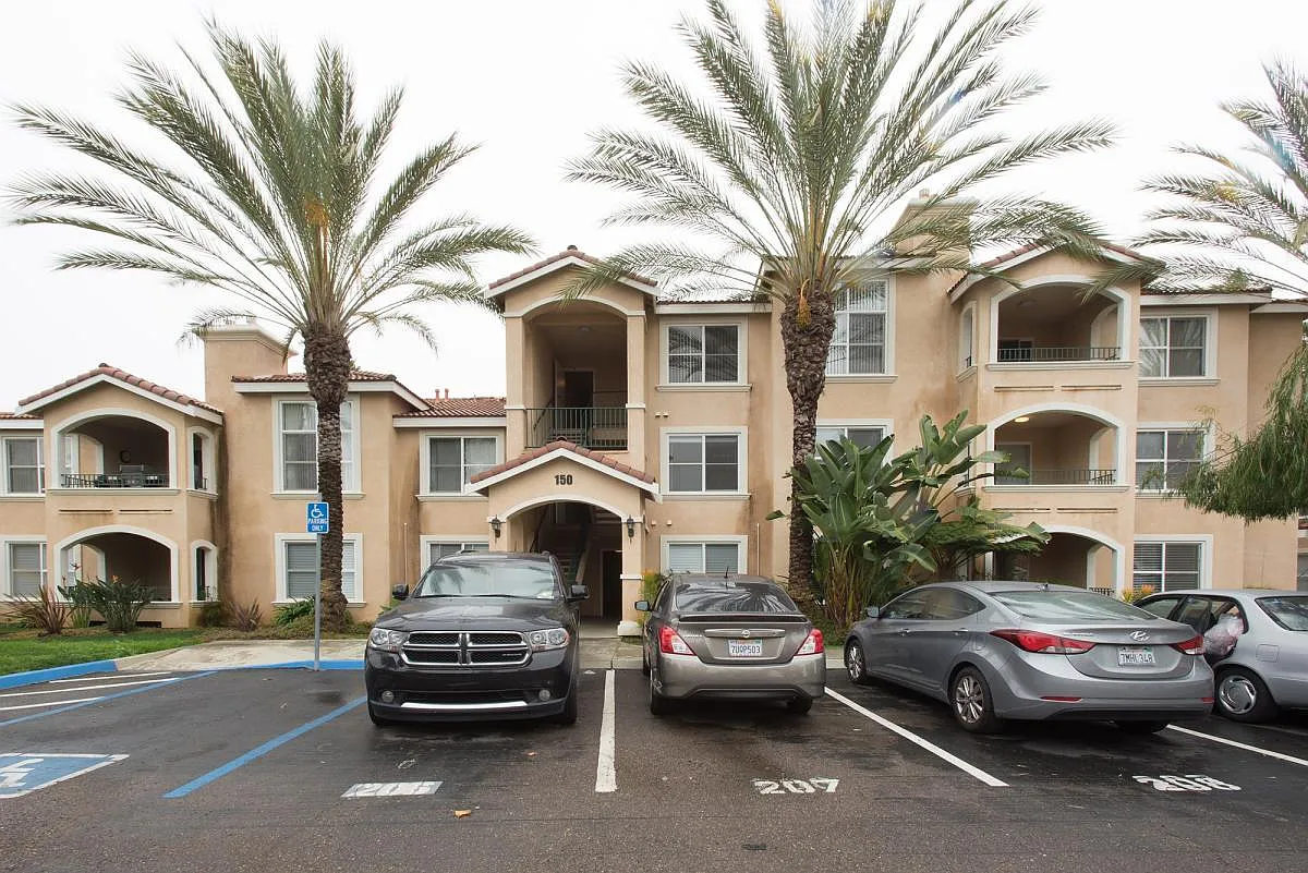 3 bed, 1374 sqft, $2,900 — Photo 1