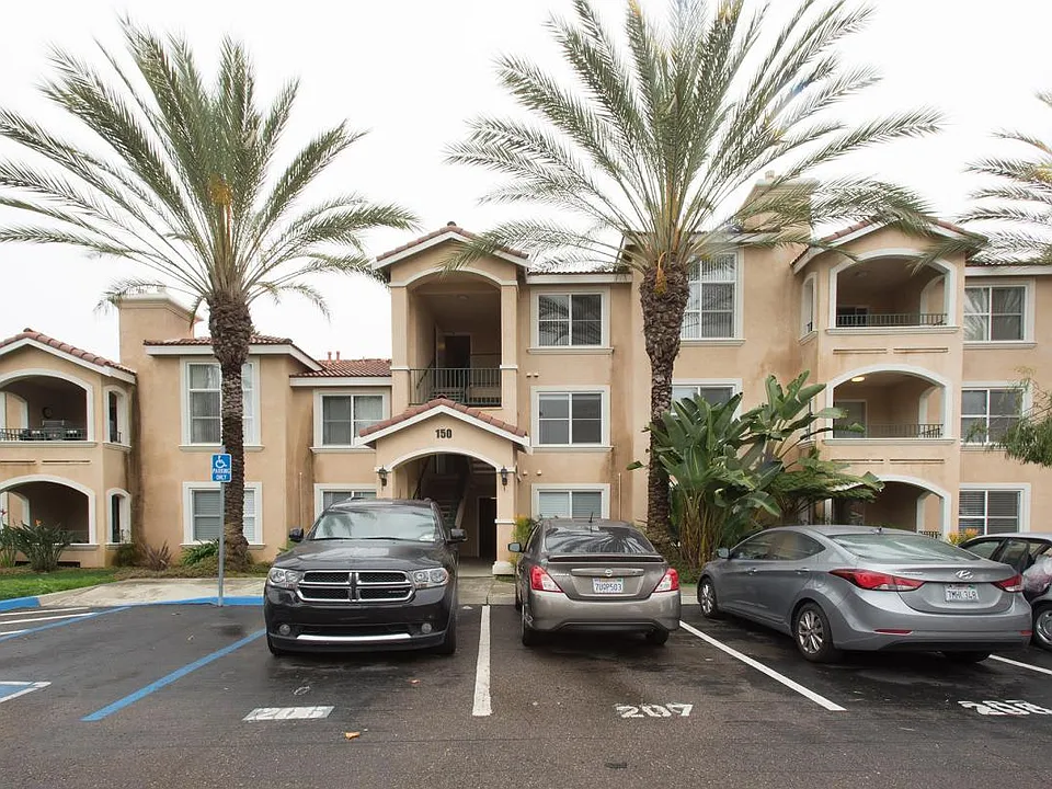 150 N River Cir N #205