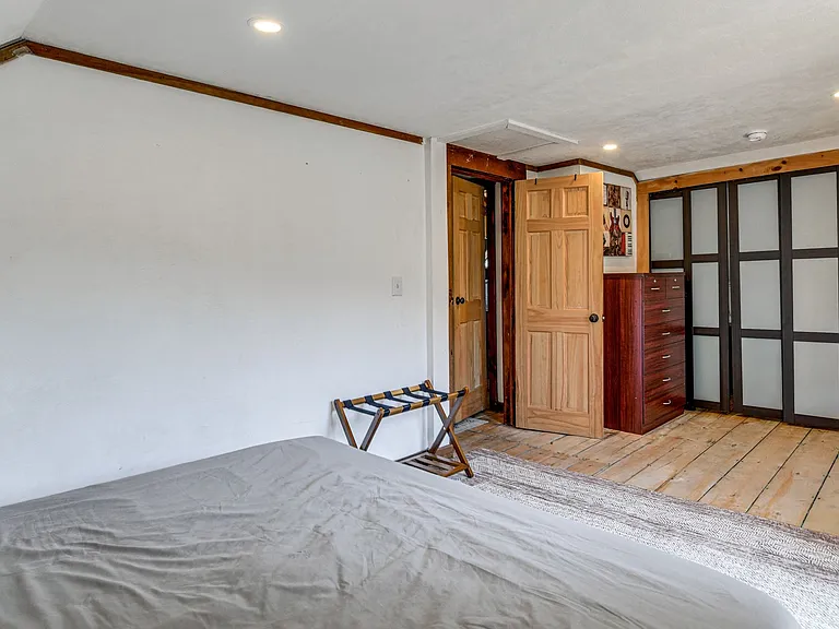 1072 Route 100 — Photo 15