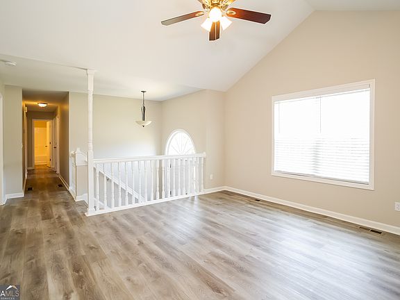 3rd image of 83 Greatwood Dr