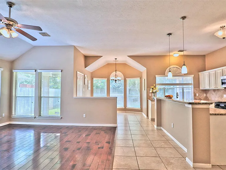 4530 Springfield Lakes St — Photo 7
