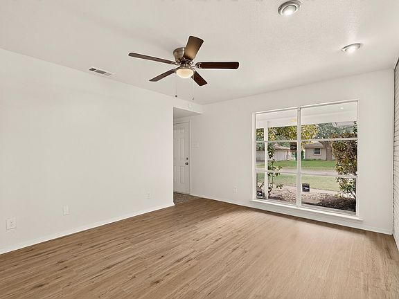 5th image of 802 Wisteria Way