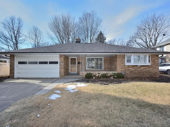 2529 North Swan BOULEVARD, Wauwatosa, WI 53226