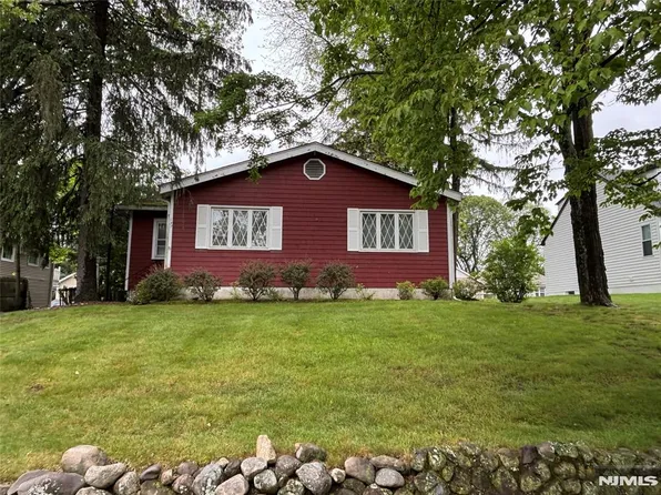 137 Myrtle Ave, Allendale, NJ 07401