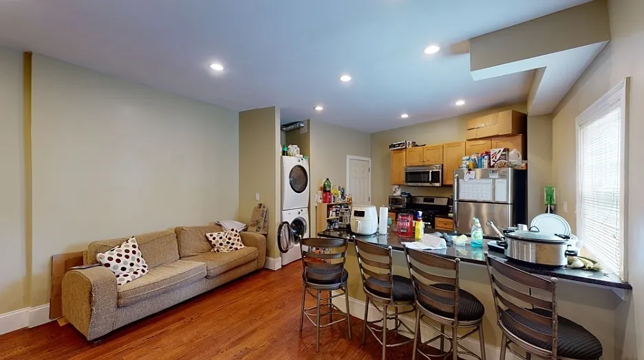 3 bed, 9999 sqft, $3,600 — Photo 2
