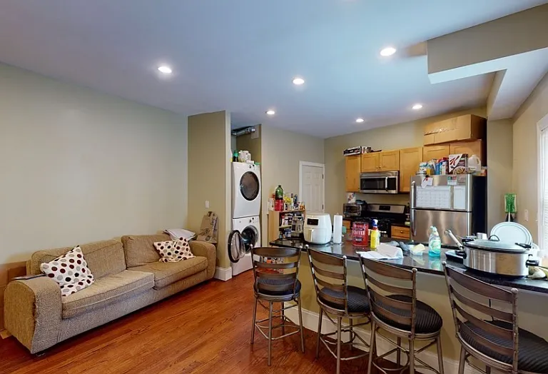 40 Evergreen St #1 — Photo 2