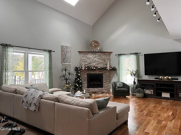 4th image of 41 Moffitt Road