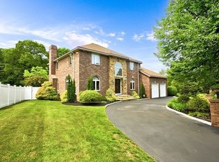 9 Butternut Rd, Wakefield, MA 01880