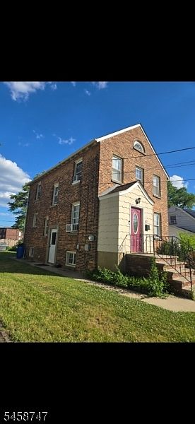 1st image of 823 Bishop St