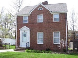 1080 Pennfield Rd, Cleveland Heights, OH 44121