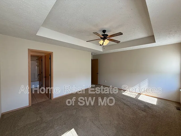 936 N Parkwood Ave — Photo 8