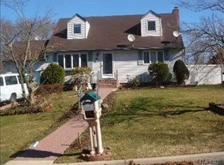 111 Paula Blvd, Selden, NY 11784