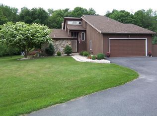 1039 Honeysuckle Rd, Walnutport, PA 18088
