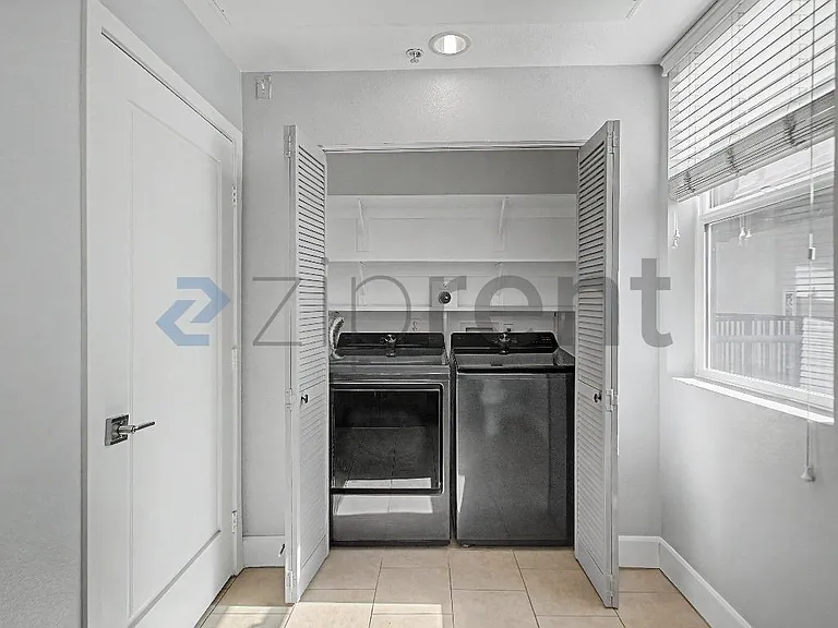 300 E 4th St #407 — Photo 20